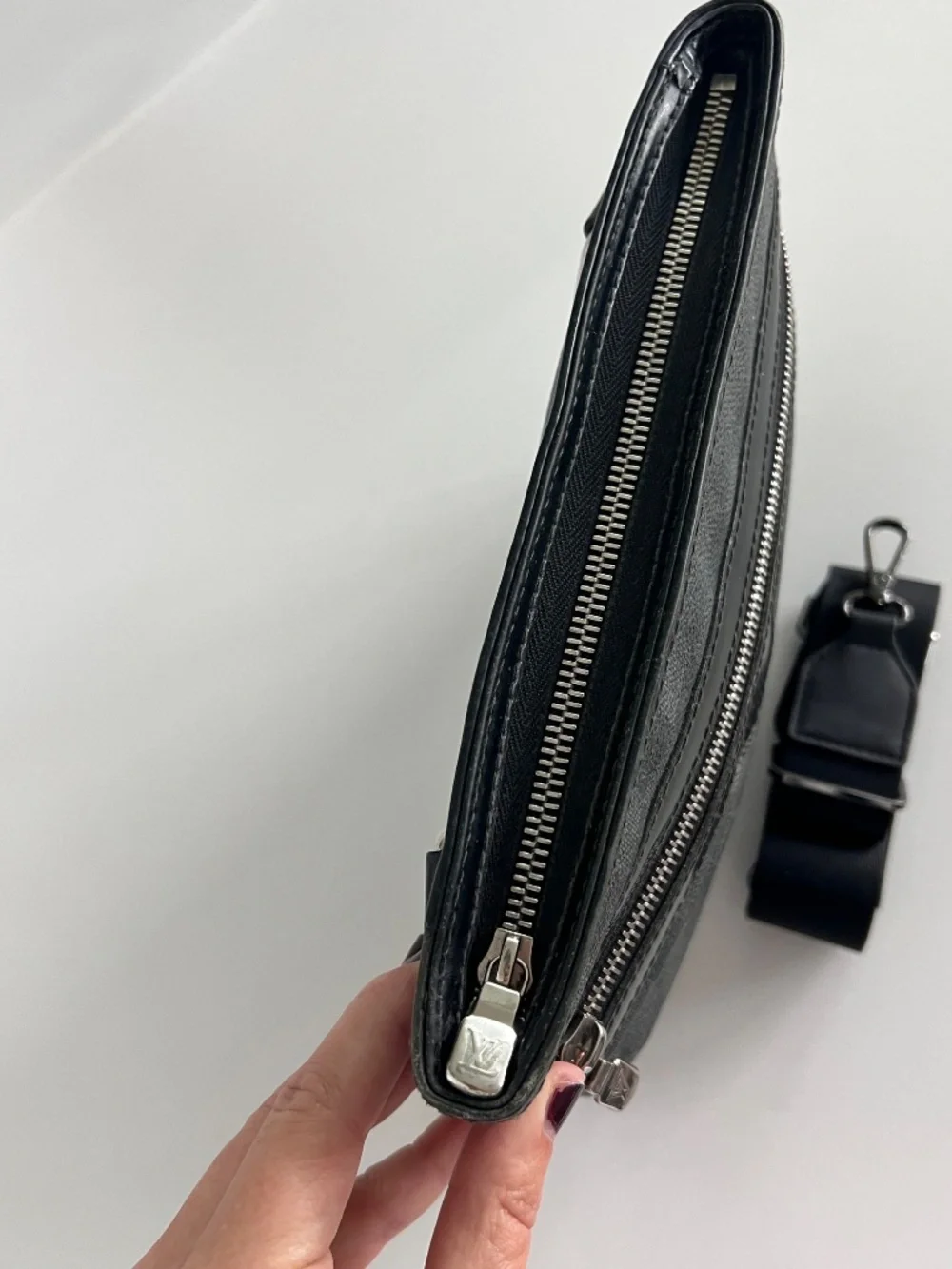 Louis Vuitton Damier Graphite Canvas Gray Black Crossbody Messenger Bag | Adjust